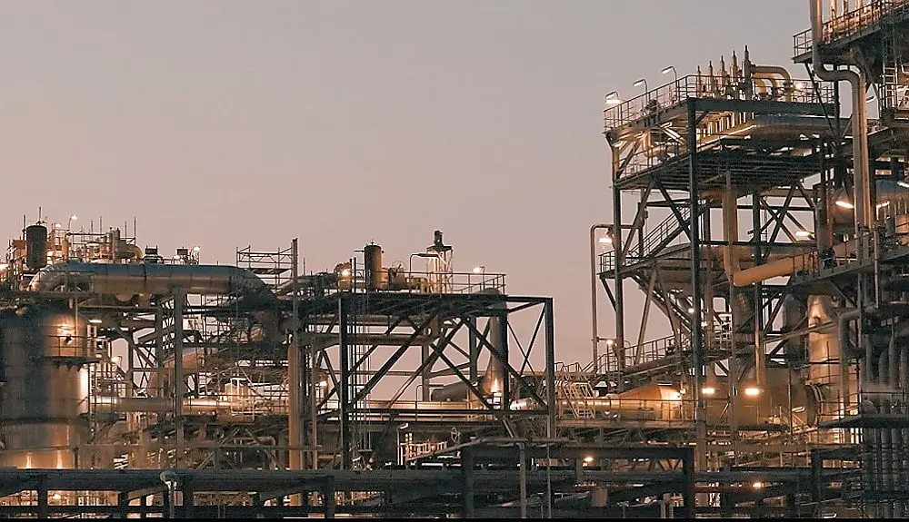 De fabriek kan de kwaliteit van pyrolyse-olie - een vloeistof gemaakt van moeilijk te recyclen plastic afval - verbeteren en omzetten in chemische grondstoffen