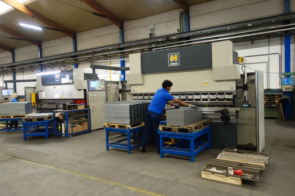 Recent investeerde 't Veer via HACO Trading eveneens in deze afkantpers ERM 30175 Easy Bend 2D