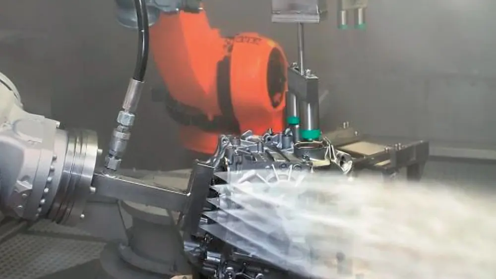 Castrol Techniclean XBC laat zich recyclen (zonder impact op de prestaties) en vermindert zo het afvalvolume, het waterverbruik en bedrijfskosten