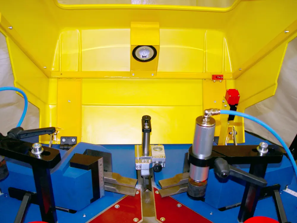 Piston met hefboomsysteem