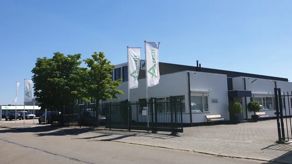 In de Nerlandse vestiging zijn naast de eigenlijke productie ook een R&D- en engineeringafdeling ondergebracht