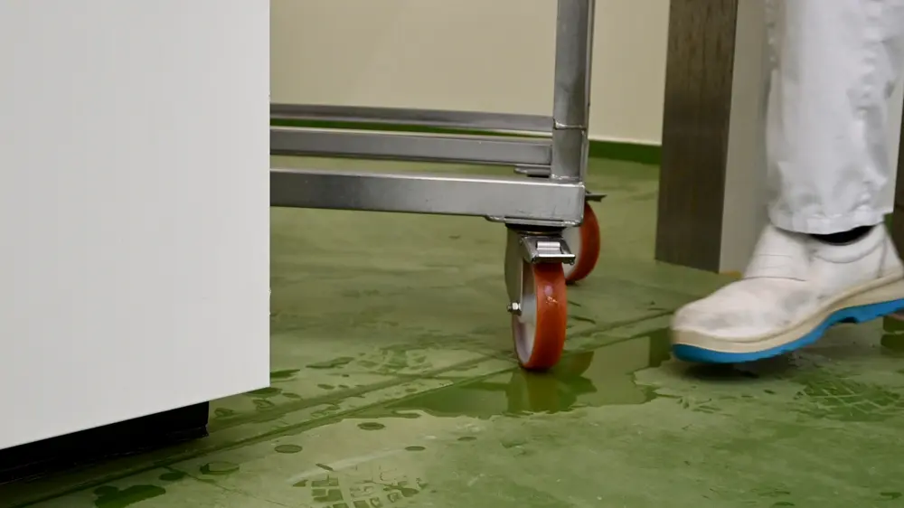 Het rubber profiel aan de onderkant van deze schuifdeur bleek de boosdoener van de listeriabesmetting