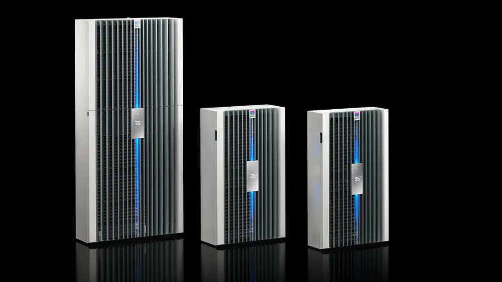 De S-serie koelaggregaten hebben een gekleurde ledstrip voor goed zichtbare waarschuwingsmeldingen. Een display vooraan biedt extra info. Bovendien zijn de units voorzien van NFC voor communicatie met mobiele apparaten met de Rittal Scan & Service App