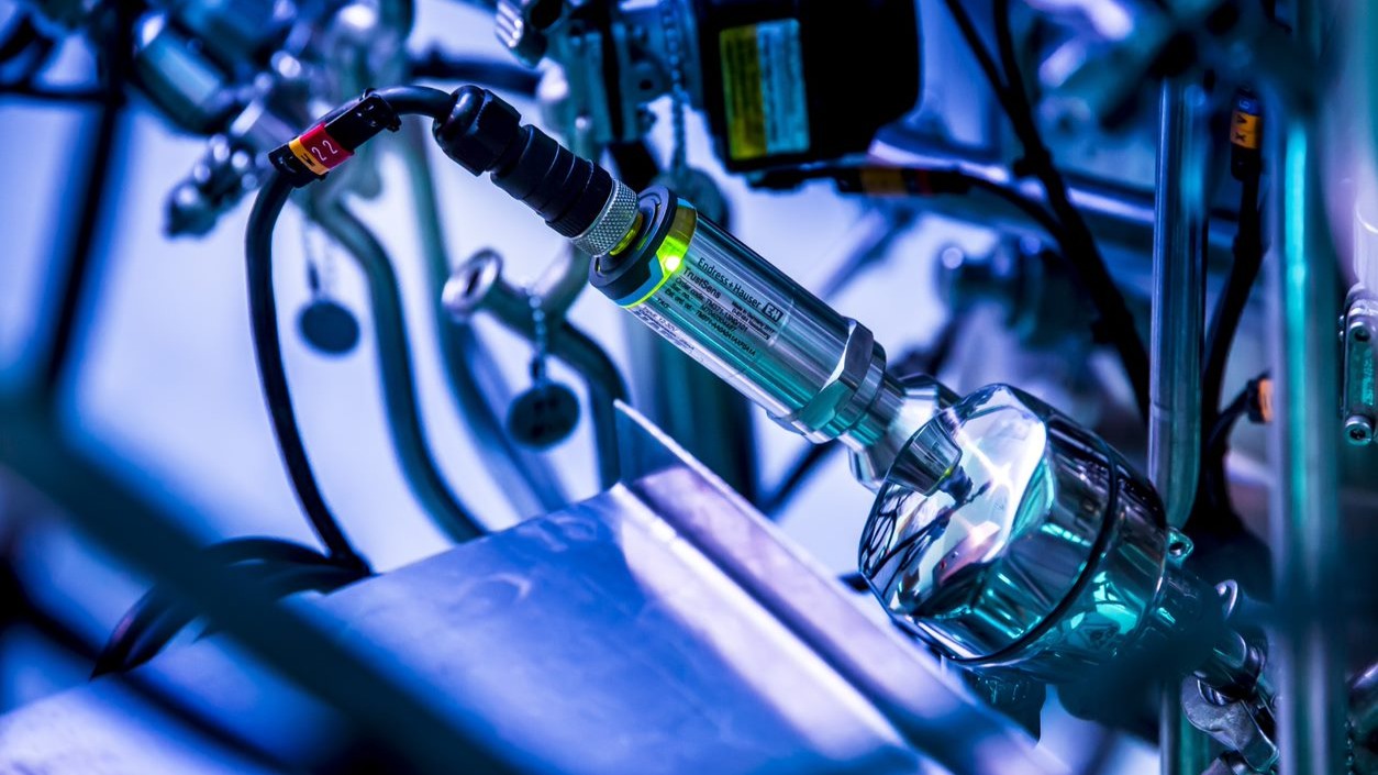 Bij een zelfkalibrerende temperatuursonde gebeurt de kalibratie automatisch. De LED geeft aan of de afwijking tov de referentie al dan niet te groot is