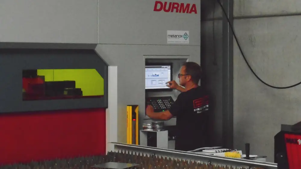 Na een plaatschaar en een plooibank, investeerde Barco Construct nu ook in een lasersnijmachine van Durma