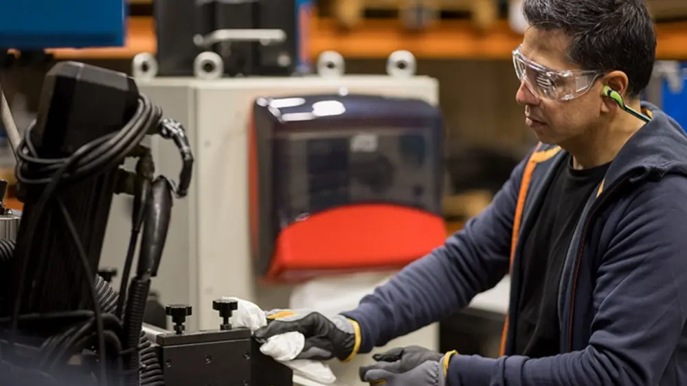 Schakel verborgen verspillingen in uw fabriek uit door reinigingsdoeken direct bij de werkplekken te voorzien