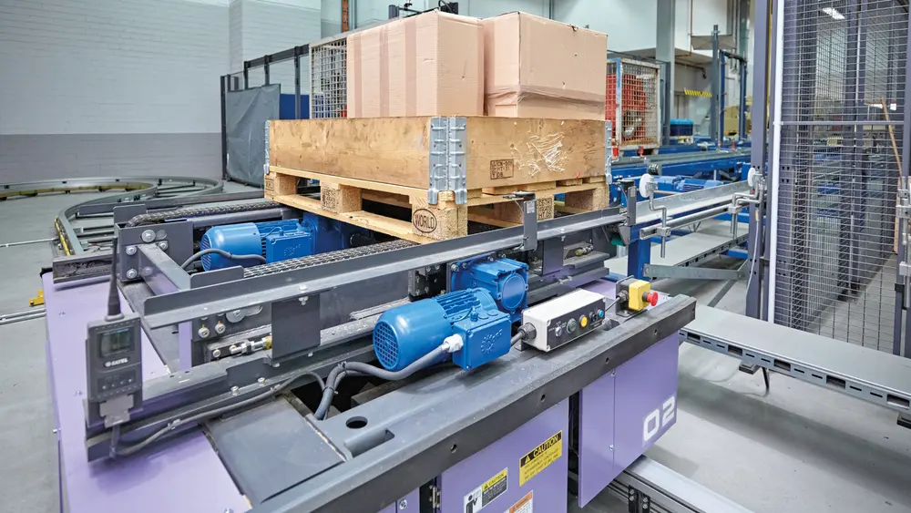 Energieverbruik is een belangrijke kostenpost in de sectoren distributie en intralogistiek. De extreem zuivere en compacte Duo Drive van NORD Drivesystems helpt deze kosten sterk te beperken.