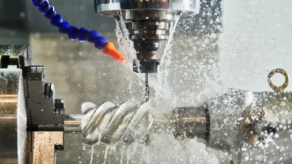 Enlèvement des copeaux avec de l'huile de refroidissement