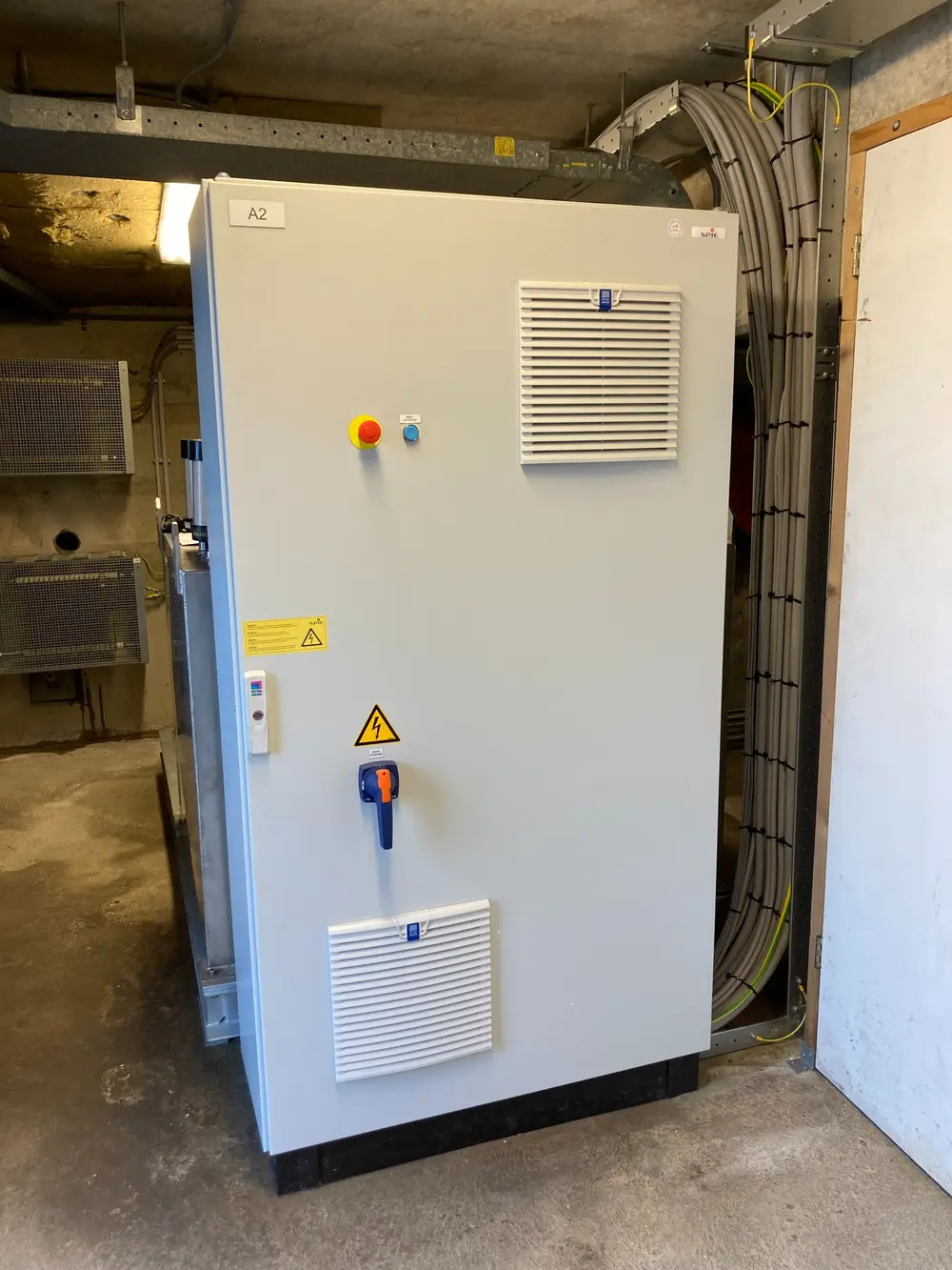 Besturingskast in technische ruimte