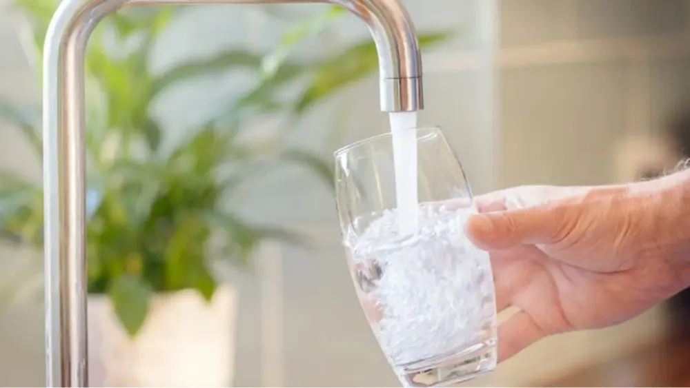 eau de robinet dans la cuisine