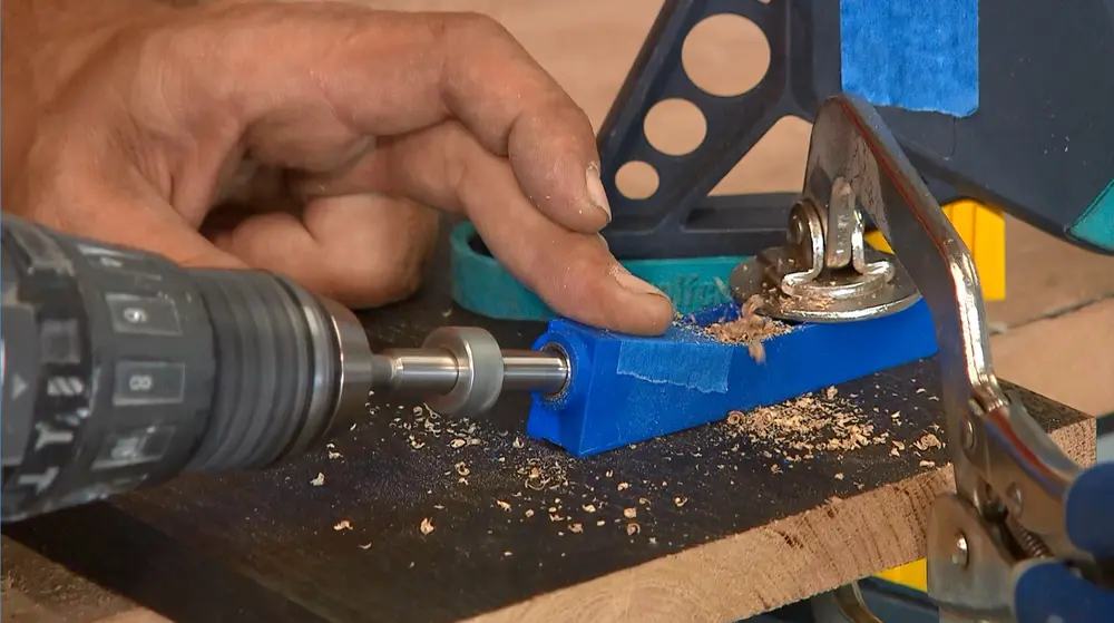 het boren van een pocket hole verbinding met een kreg jig
