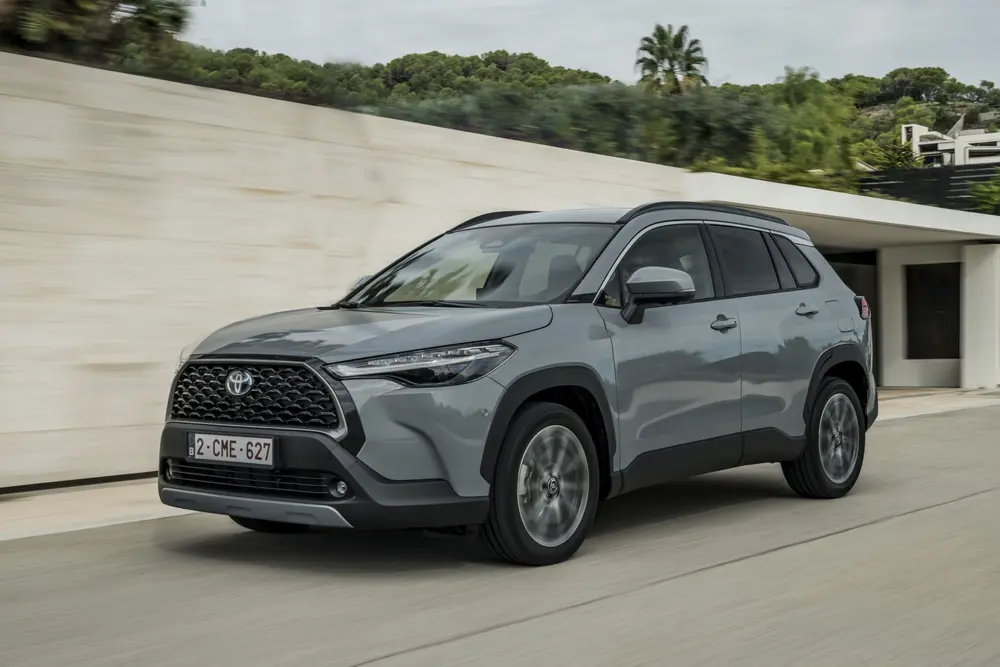 Rijtest Toyota Corolla Cross 2.0 Hybrid FWD 1