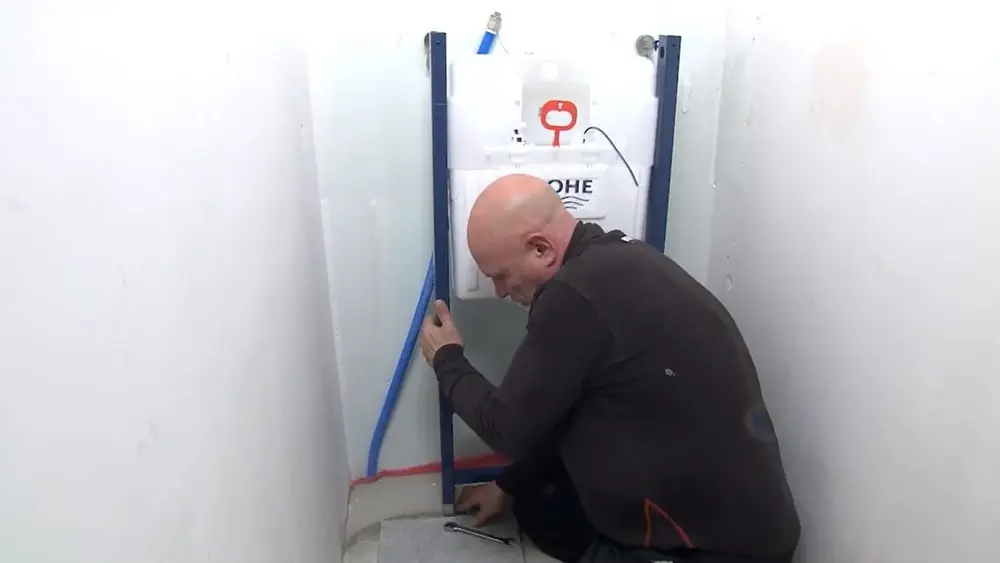 inbouwframe bevestigen