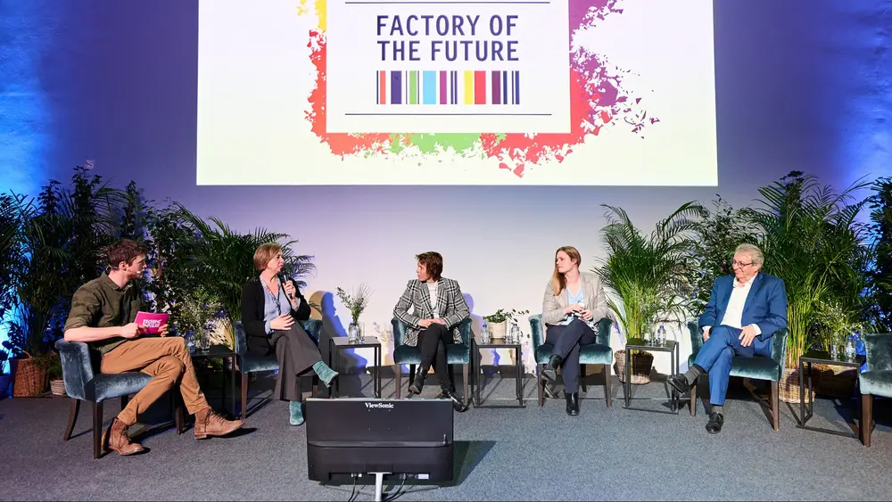 La cérémonie de remise des prix a été précédée par un panel de discussion avec Nadia Lapage (Fevia Vlaanderen), Ann Wurman (essencia vlaanderen), Jolyce Demely (Agoria Vlaanderen) et Fa Quix (Fedustria Vlaanderen) (Photo: Agoria)