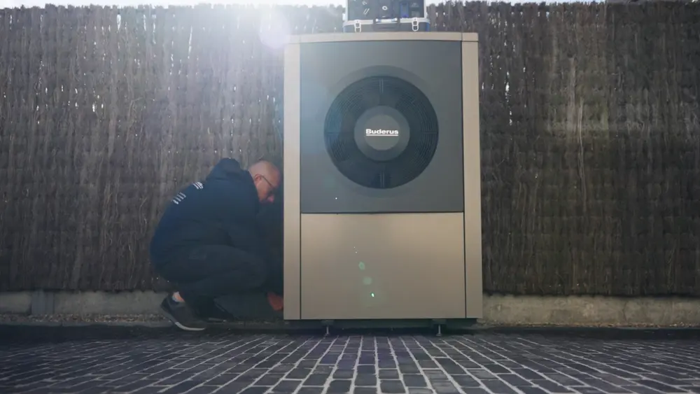 installateur peter de groote bij de buitenunit