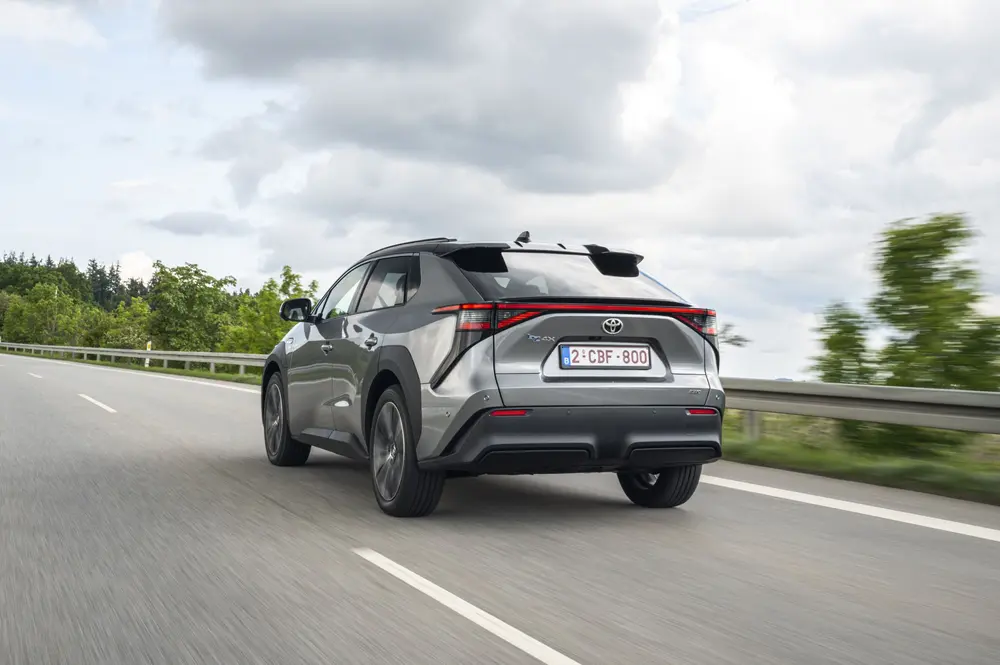 Rijtest Toyota bZ4x AWD 4
