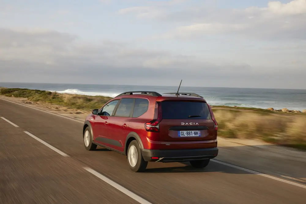 Rijtest Dacia Jogger Hybrid 140 9