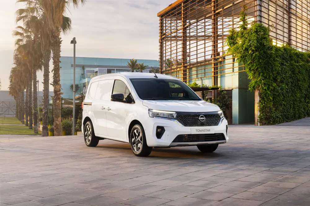 Rijtest Nissan Townstar Van EV 4