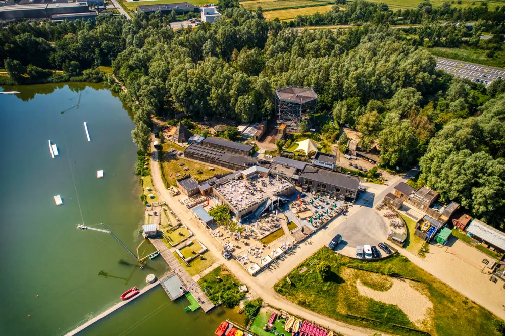 Teambuilding The Outsider