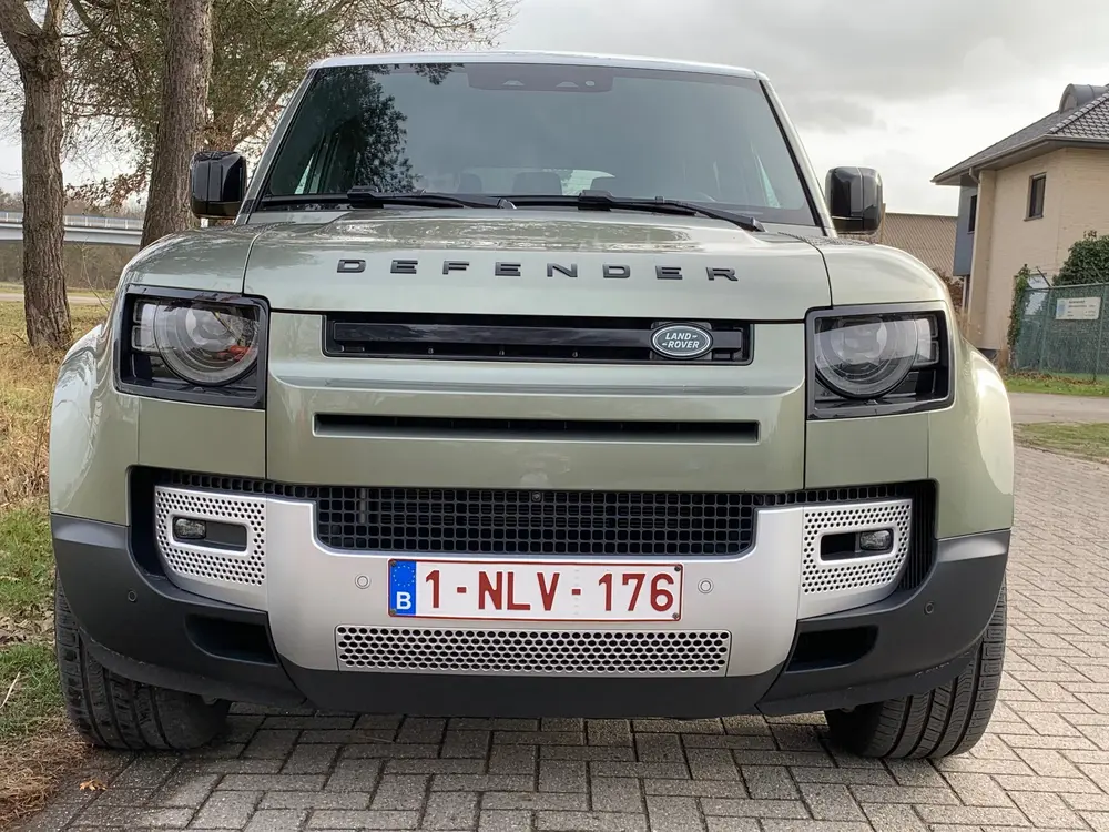 Rijtest Land Rover Defender 130 (mHEV) 11