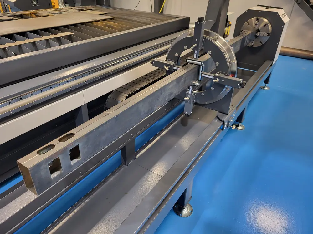 Optionele unit om buizen en kokers te snijden