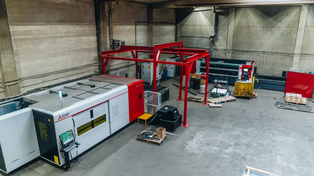 De lasersnijmachines zijn voorlopig de enige van Mitsubishi Electric in ons land 