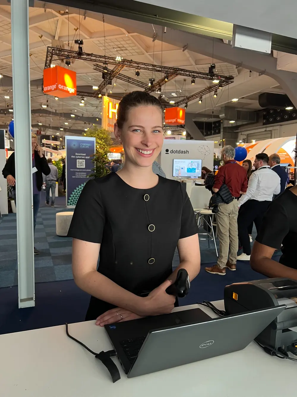 Sommige beurshostessen zijn echte dameleons