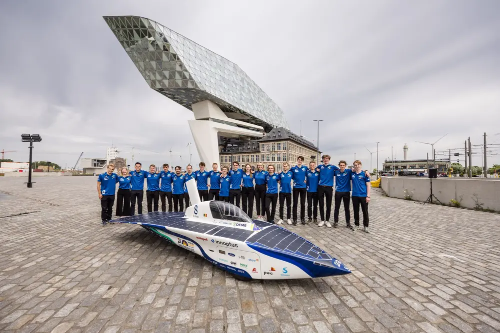 Innoptus Solar Team onthult tiende zonneauto