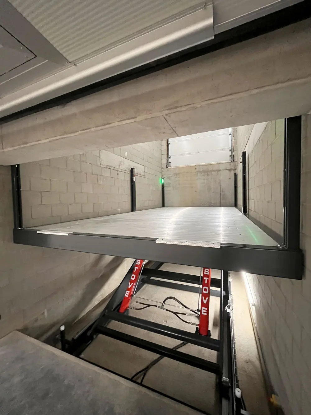 autolift met een schaarheftafel