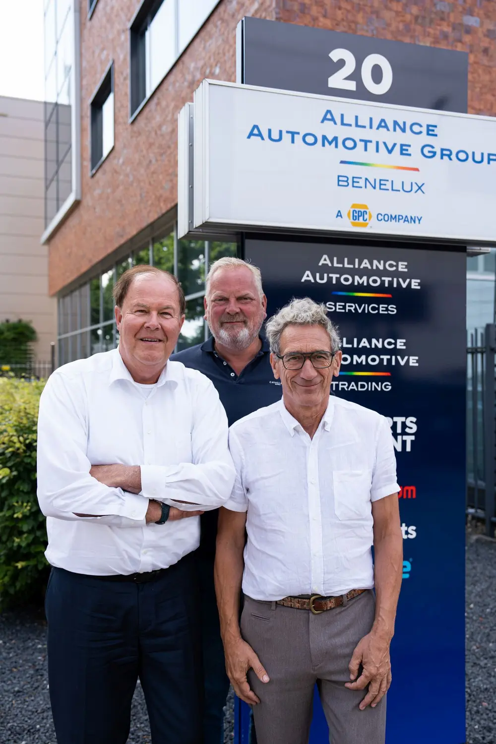 Sven Zipp en Hans Musters, directie Bodyshop Support divisie van AAGB, rechts Gaston Maes