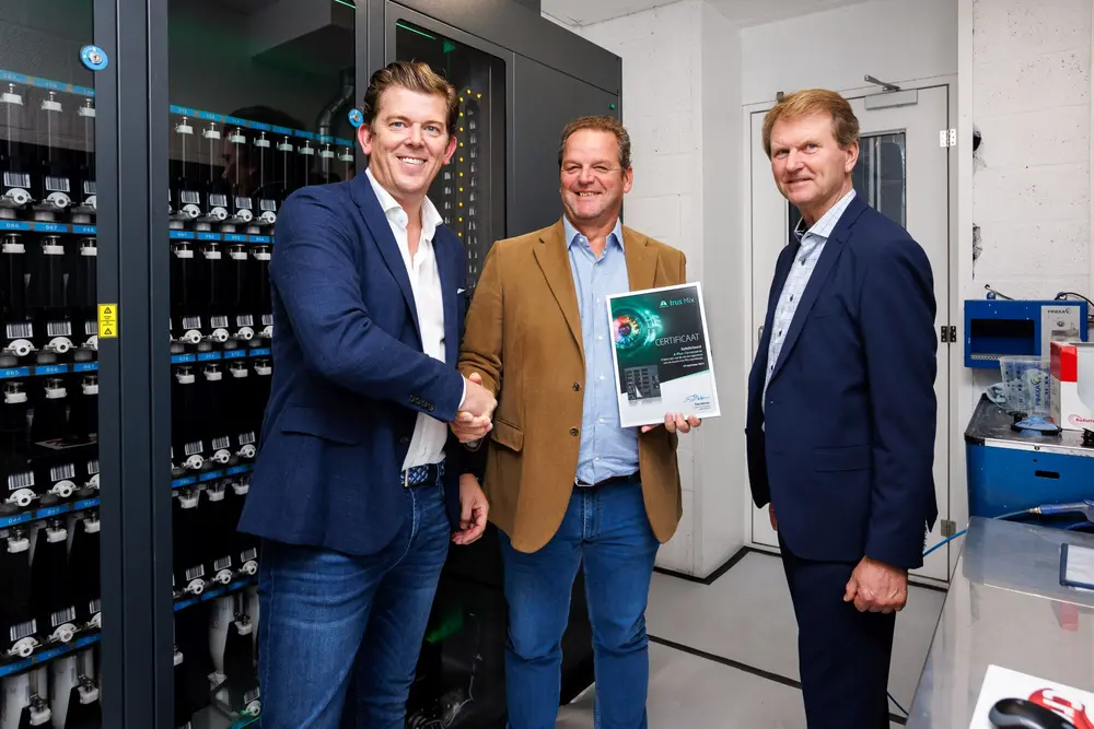 Bart Eyckmans, Olivier Spruyt (Axalta Refinish - Indirect Business Manager BENELUX) & Koen Helsen (vice burgemeester van de gemeente Kapellen)