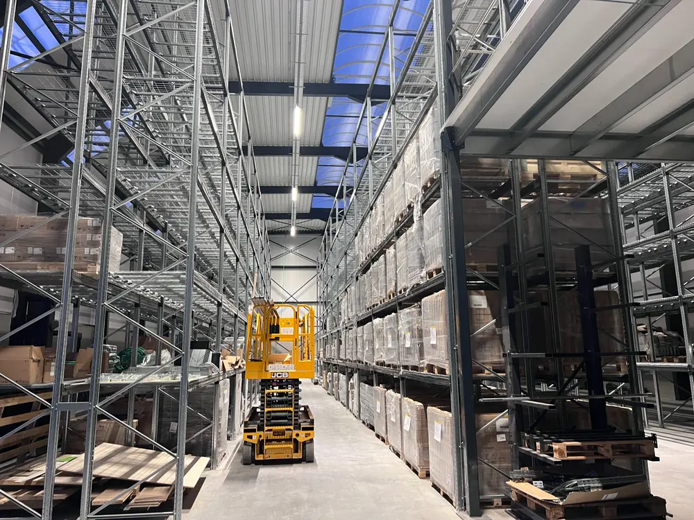 Magazijn EasyRack met Signify lijnverlichting