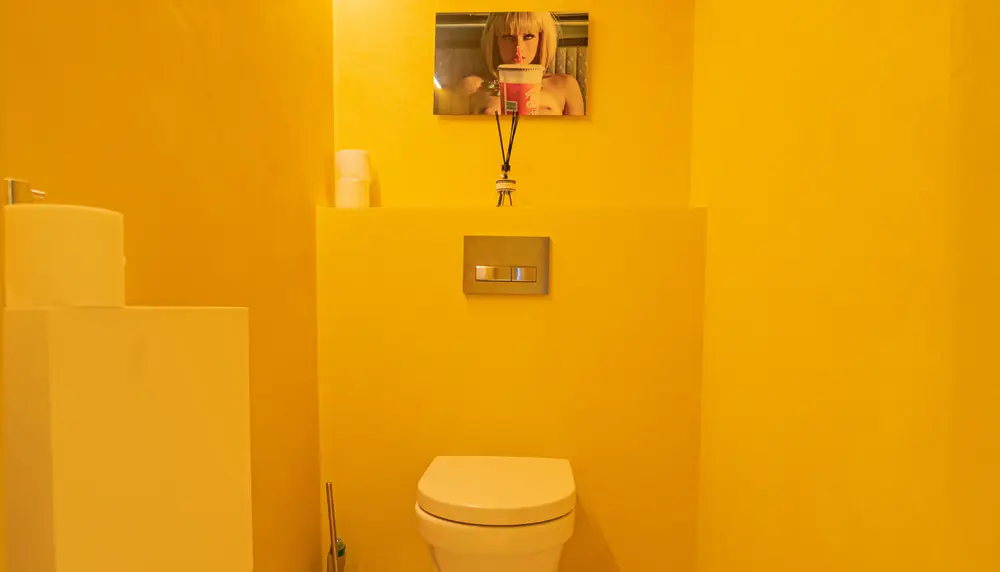 felgeel toilet aardig werk