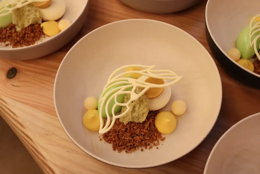 pastry lion dessert proevertje op persconferentie