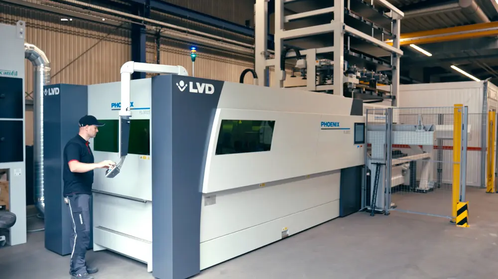 LVD Phoenix FL-3015 fiberlasersnijmachine