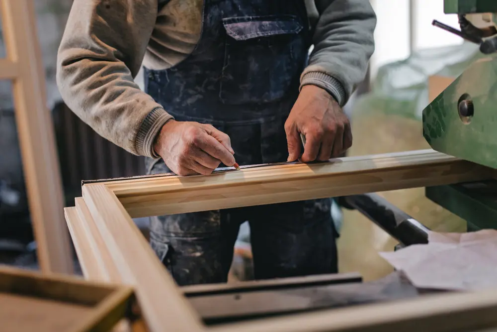 A céder : menuiserie chassis/portes en bois/pvc