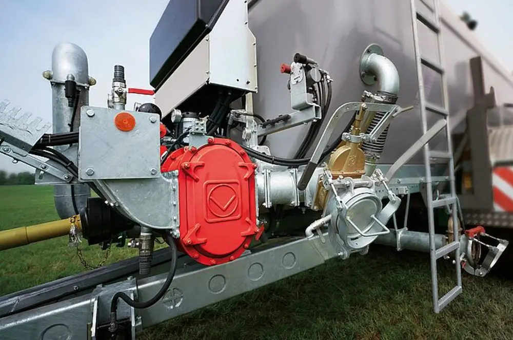 Vogelsang mestpomp op tankwagen