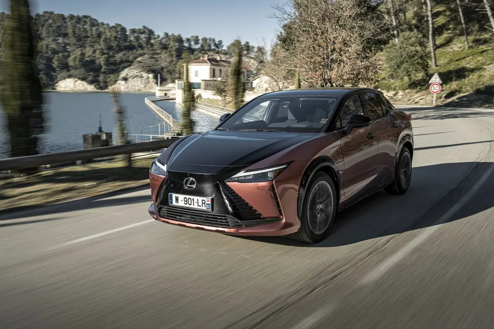 Rijtest Lexus RZ 450e DIRECT4 1