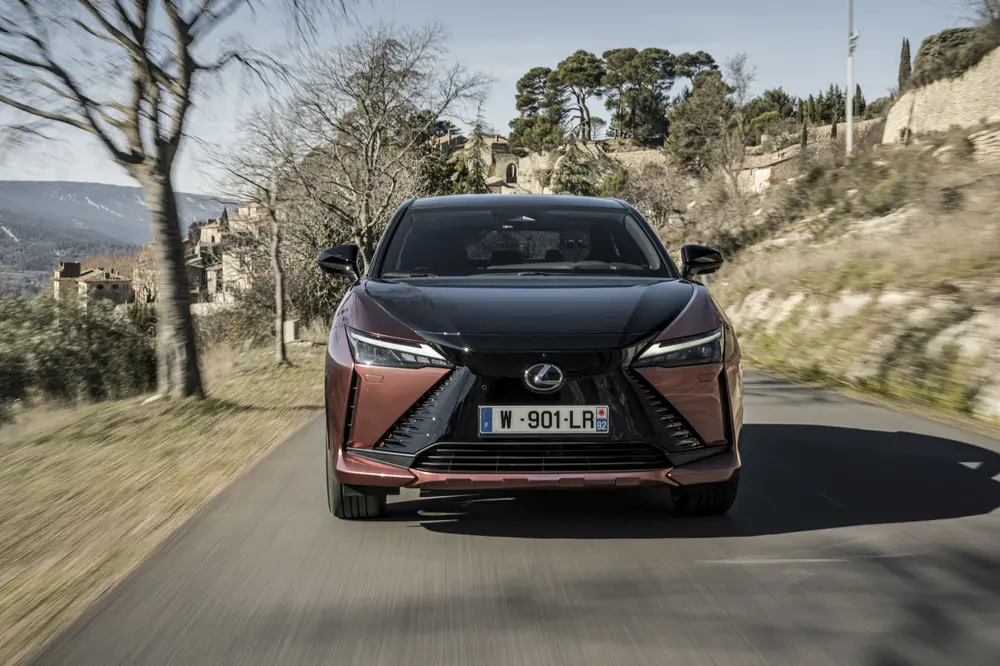 Rijtest Lexus RZ 450e DIRECT4 2
