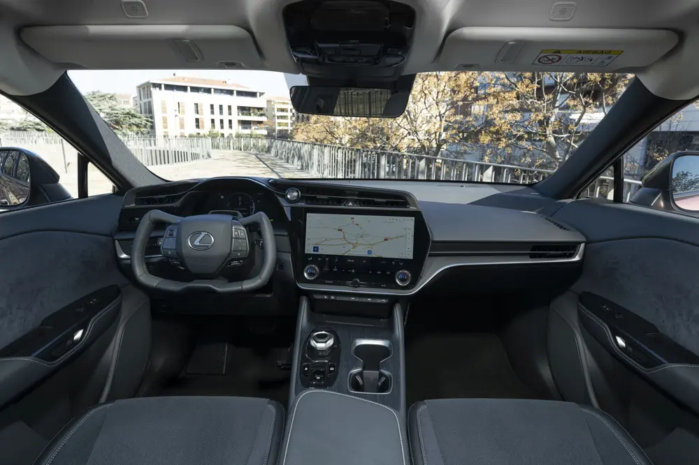 Rijtest Lexus RZ 450e DIRECT4 5