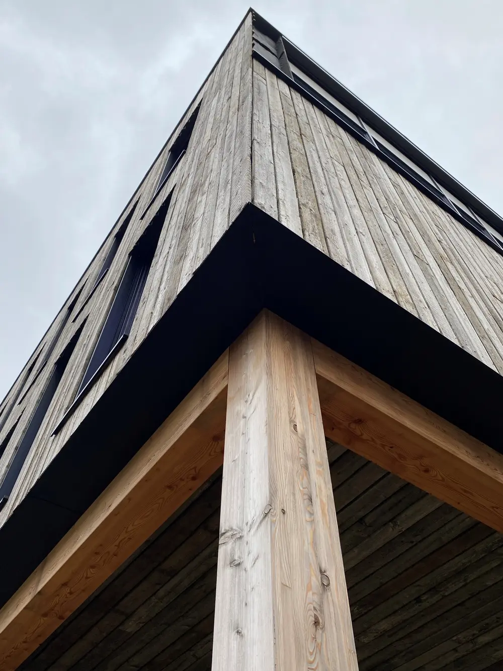 Beneens detail houtbouw