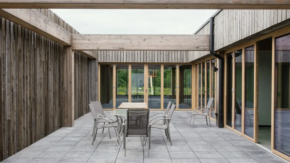 Beneens houtbouw terras