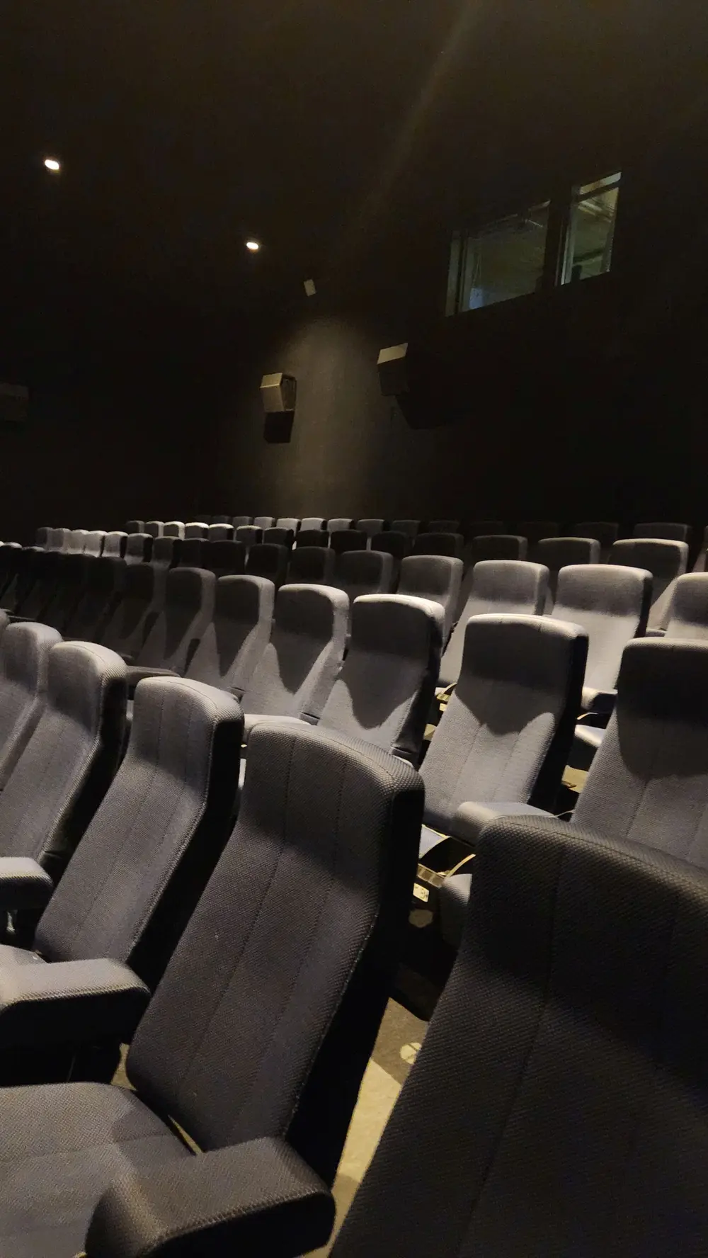 Stoelen2 - cinemazalen