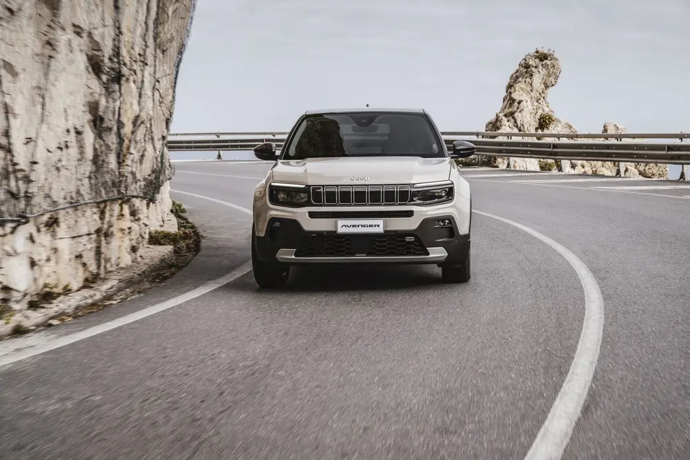 Nieuw: Jeep Avenger e-Hybrid 1