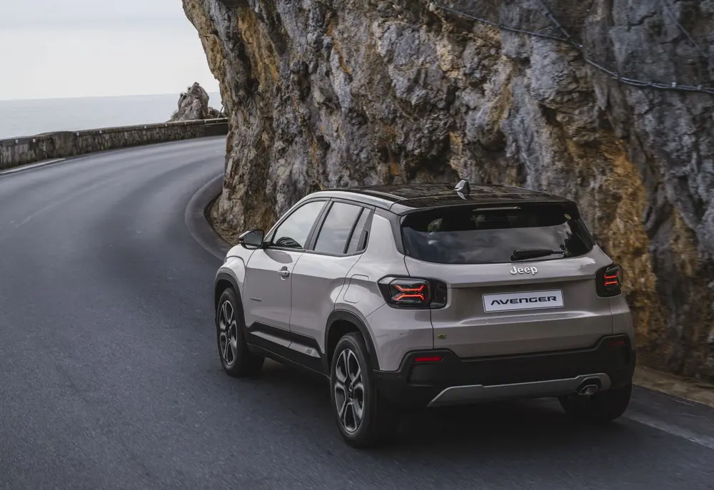 Nieuw: Jeep Avenger e-Hybrid 2