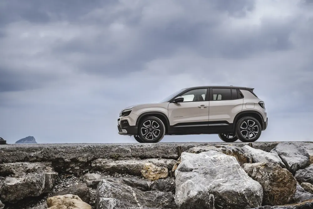 Nieuw: Jeep Avenger e-Hybrid 3