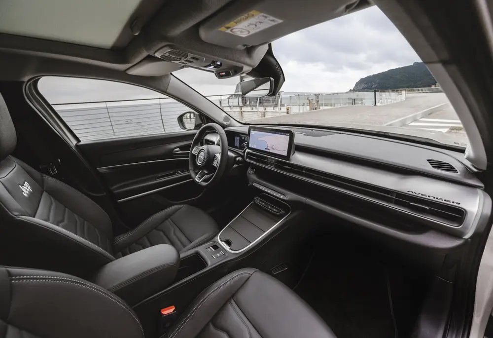 Nieuw: Jeep Avenger e-Hybrid interieur