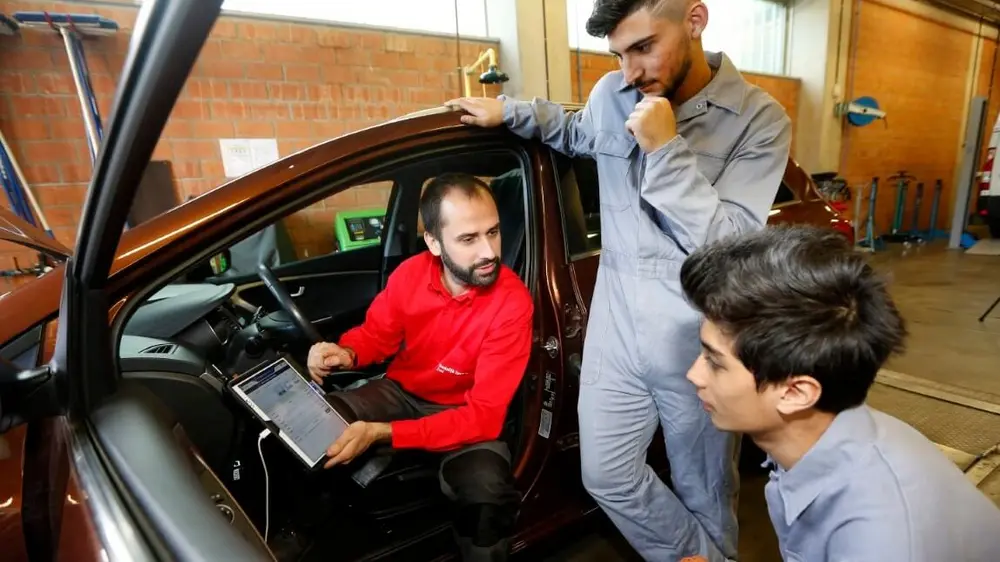 DIAGNOSE CAR