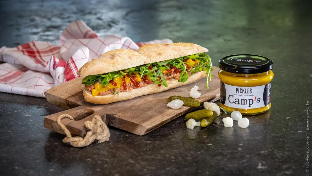 Smakelijk broodje met pickles van Camp\'s