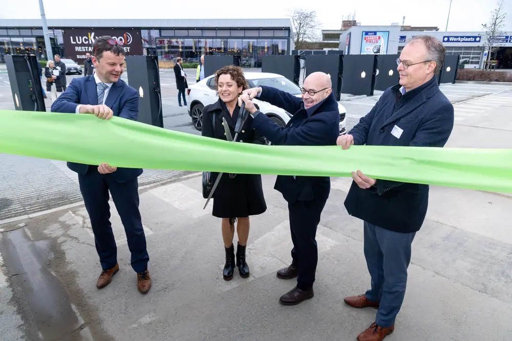 opening van het snellaadplein door minister peeters